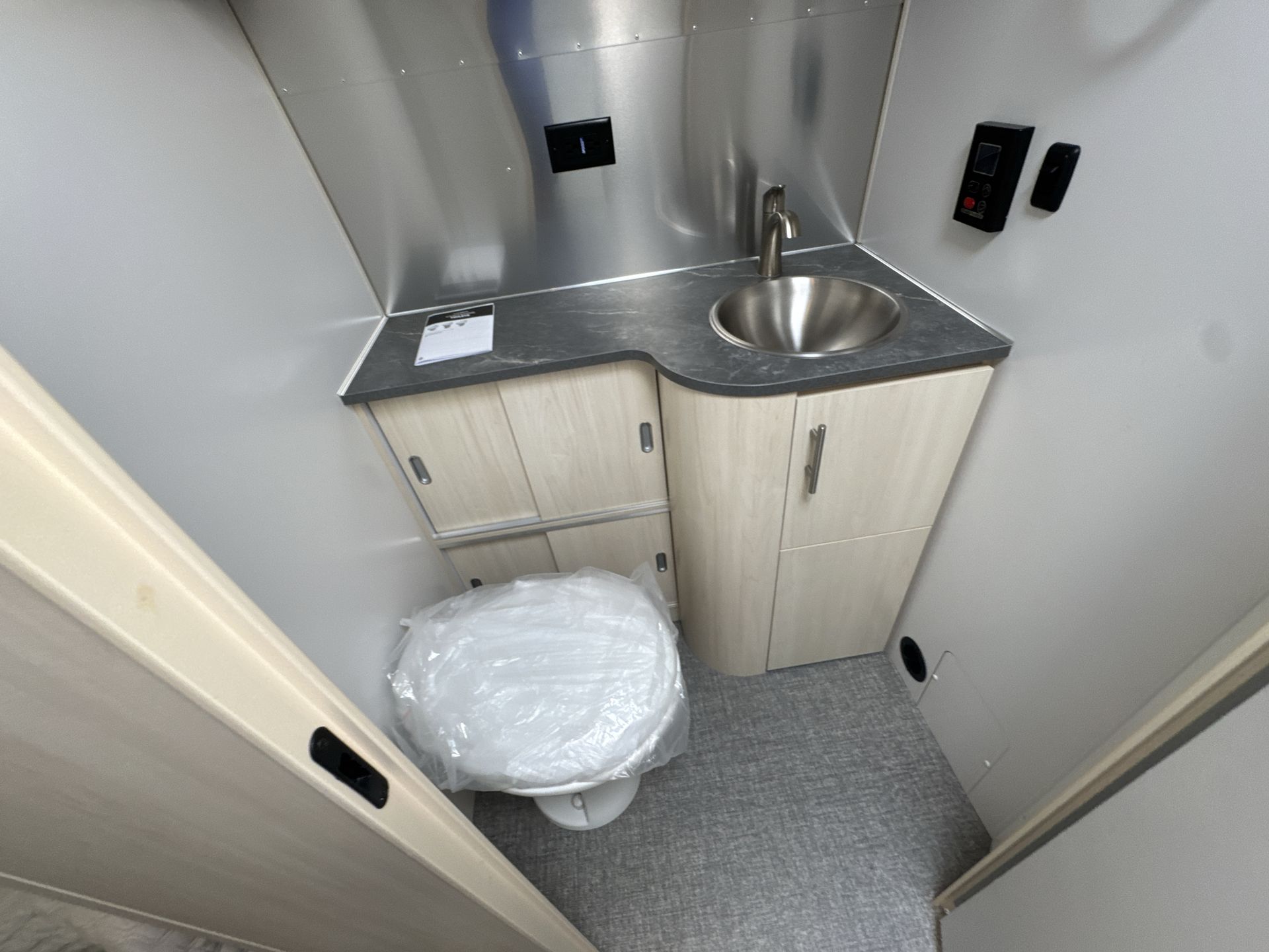 2025 Airstream 27FBT Base