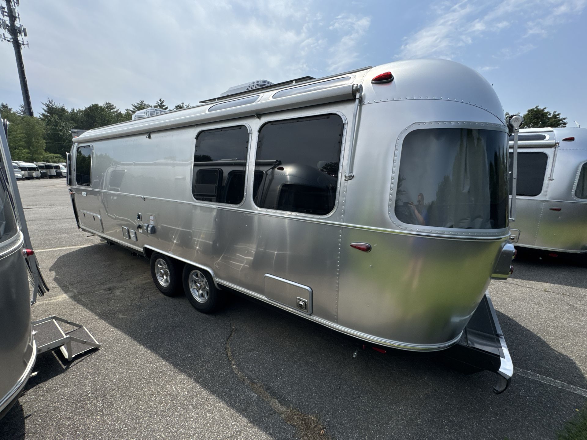 2025 Airstream 27FBT Base