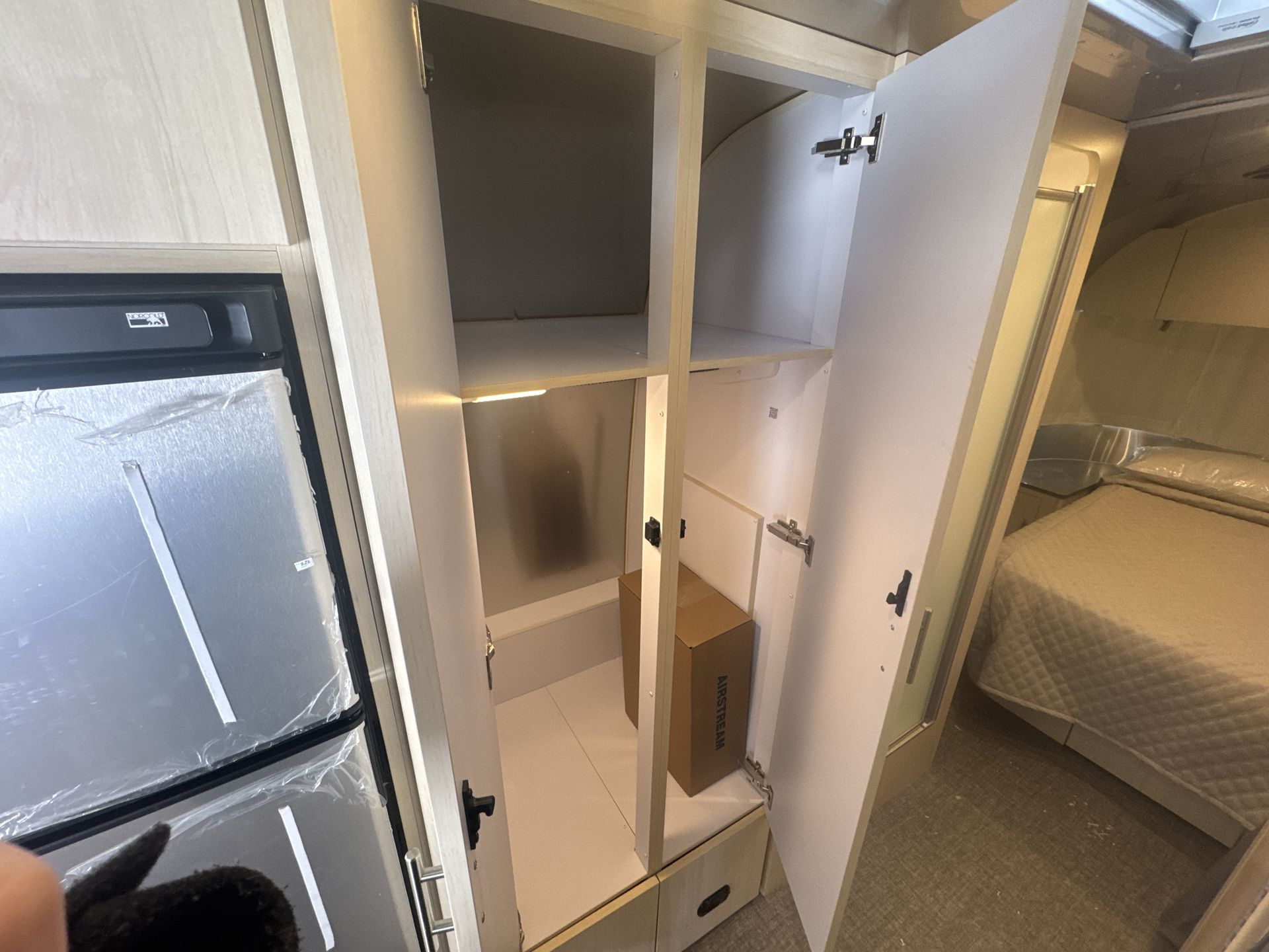 2025 Airstream 27FBQ Base