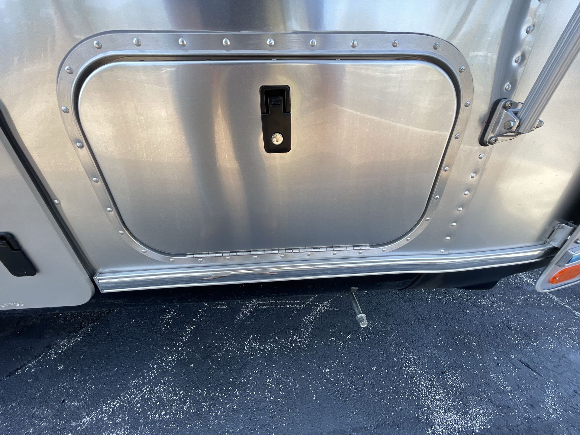 2026 Airstream 25FBQ Base