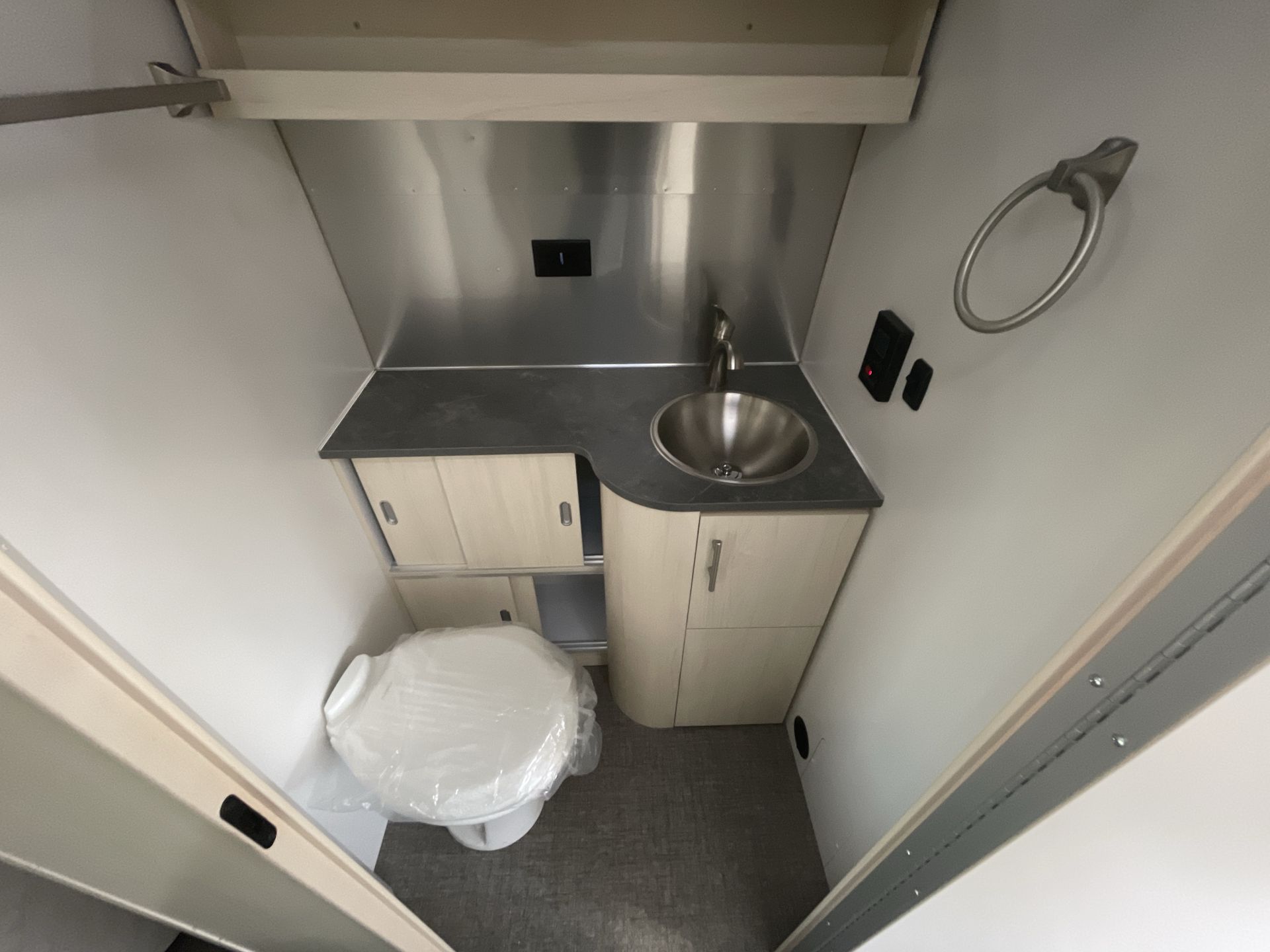 2025 Airstream 27FBQ Base