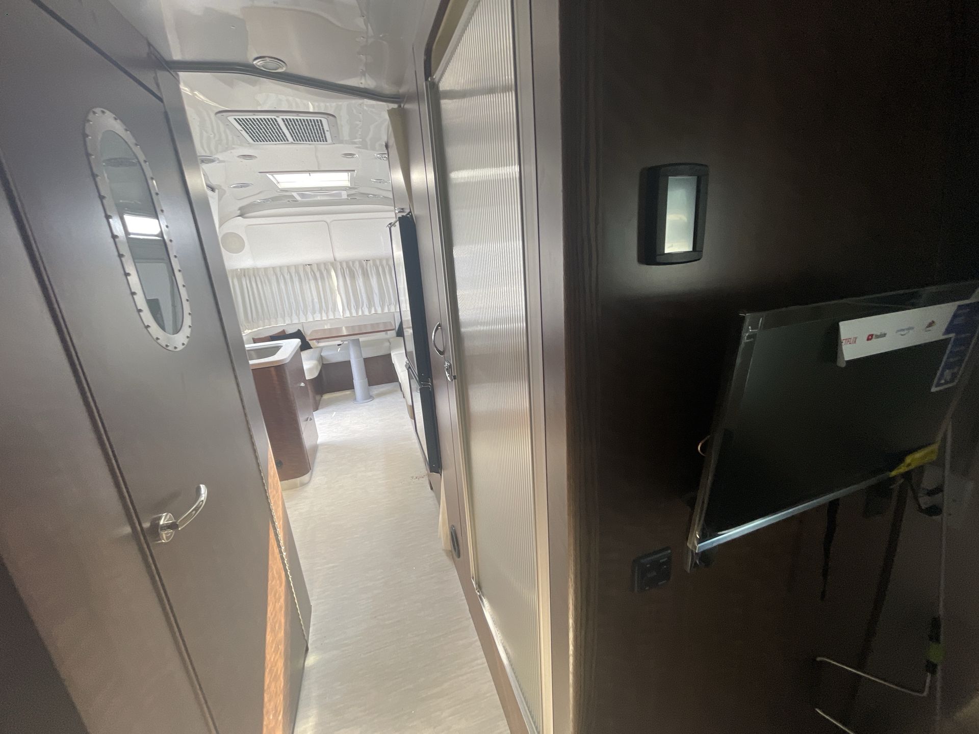 2026 Airstream 25FBQ Base