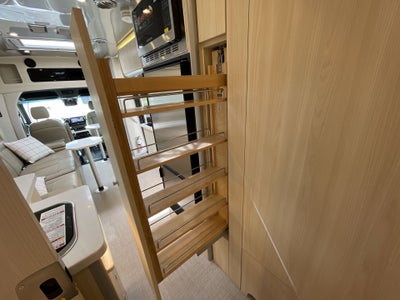 2025 Airstream Murphy Suite Base