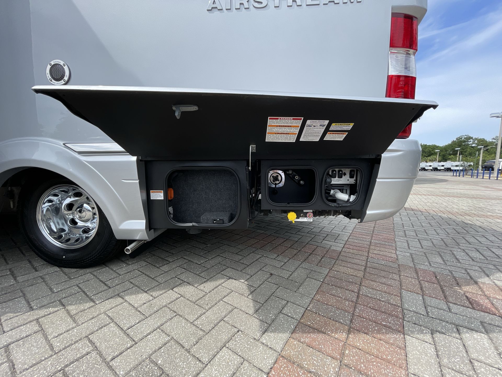 2025 Airstream Murphy Suite Base