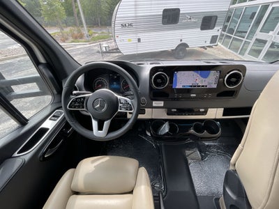 2025 Airstream Murphy Suite Base