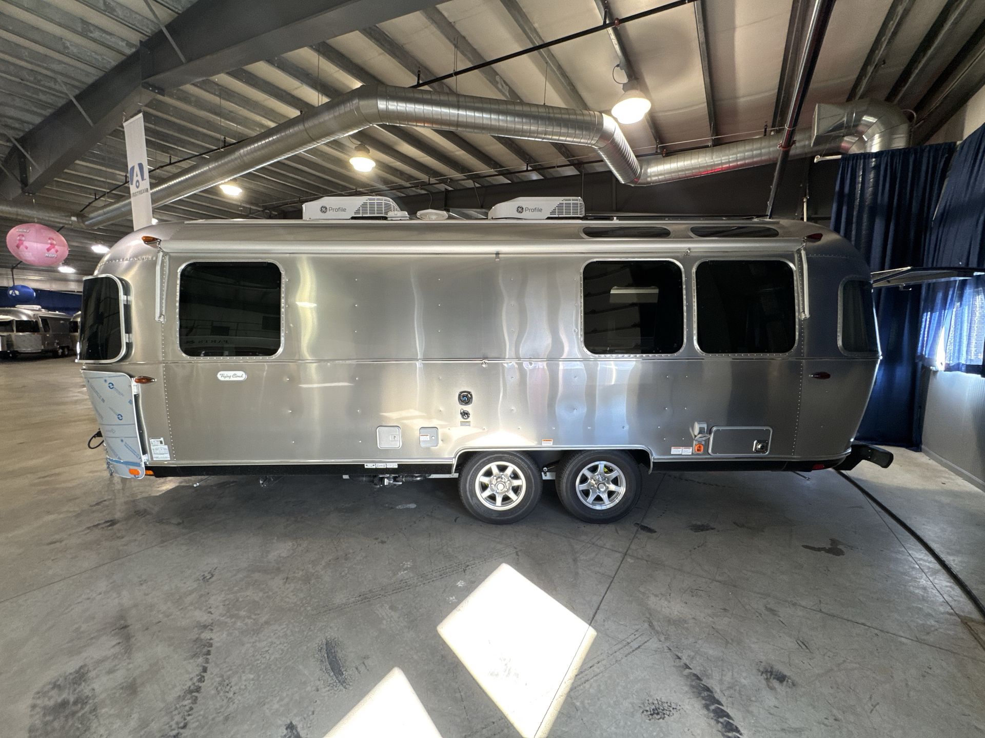 2026 Airstream 25FBQ Base