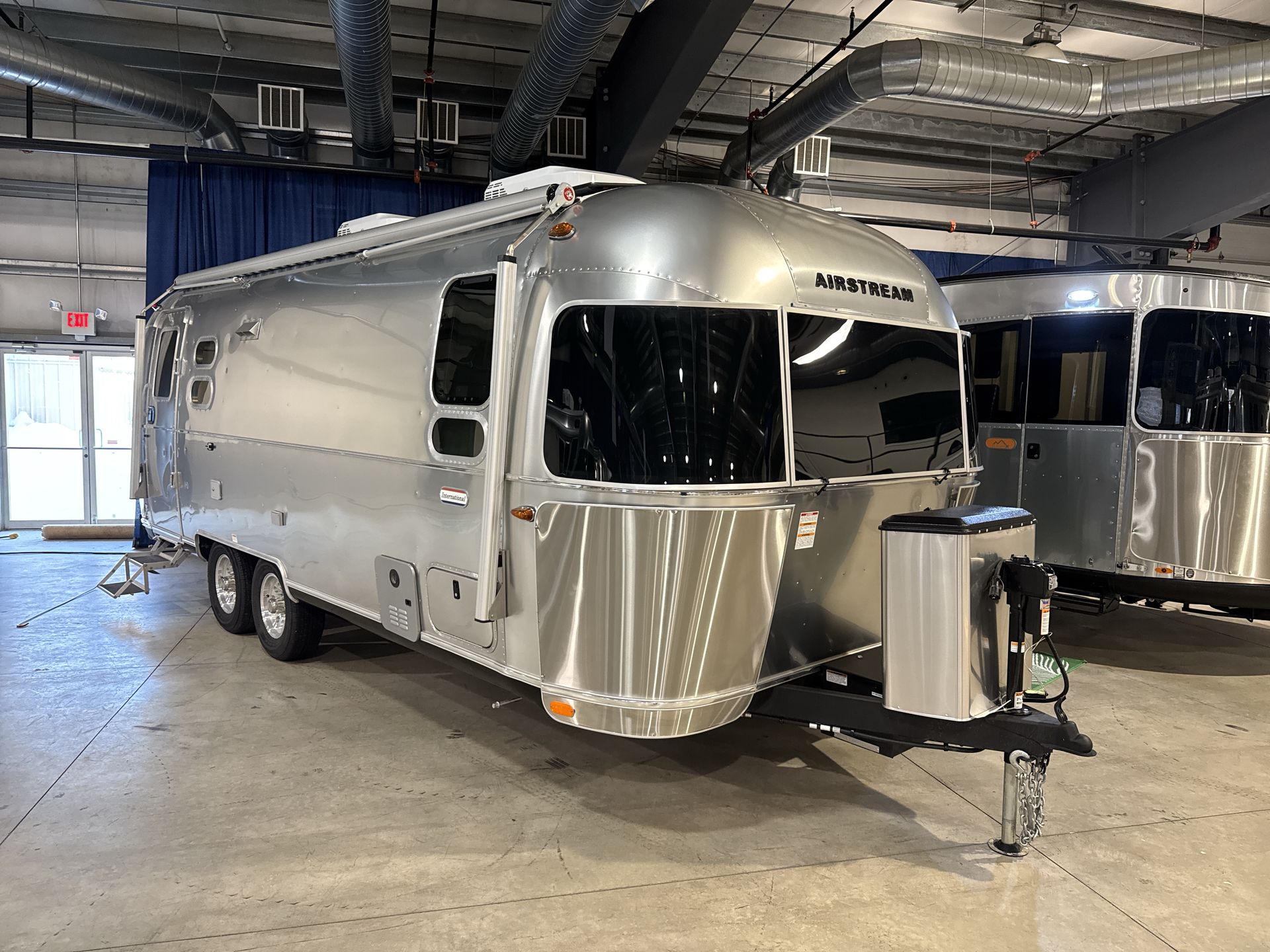 2025 Airstream 25FBQ Base