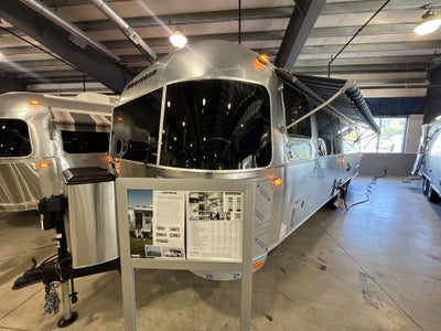 2026 Airstream 30RBT Base