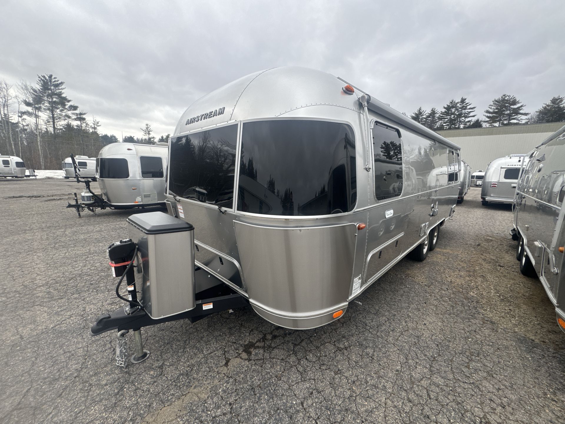 2025 Airstream 27FBT Base