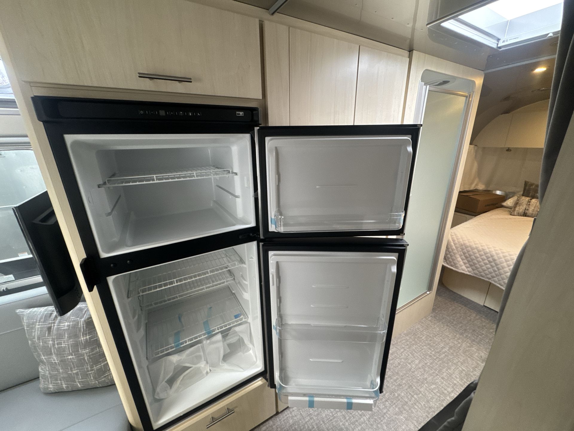 2026 Airstream 27FBQ Base