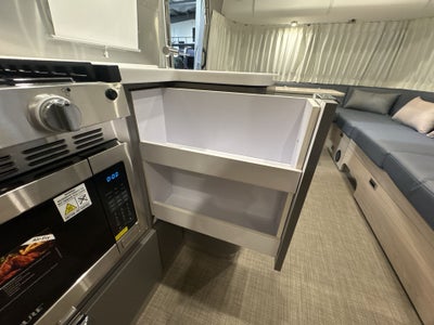 2025 Airstream 25FBQ Base