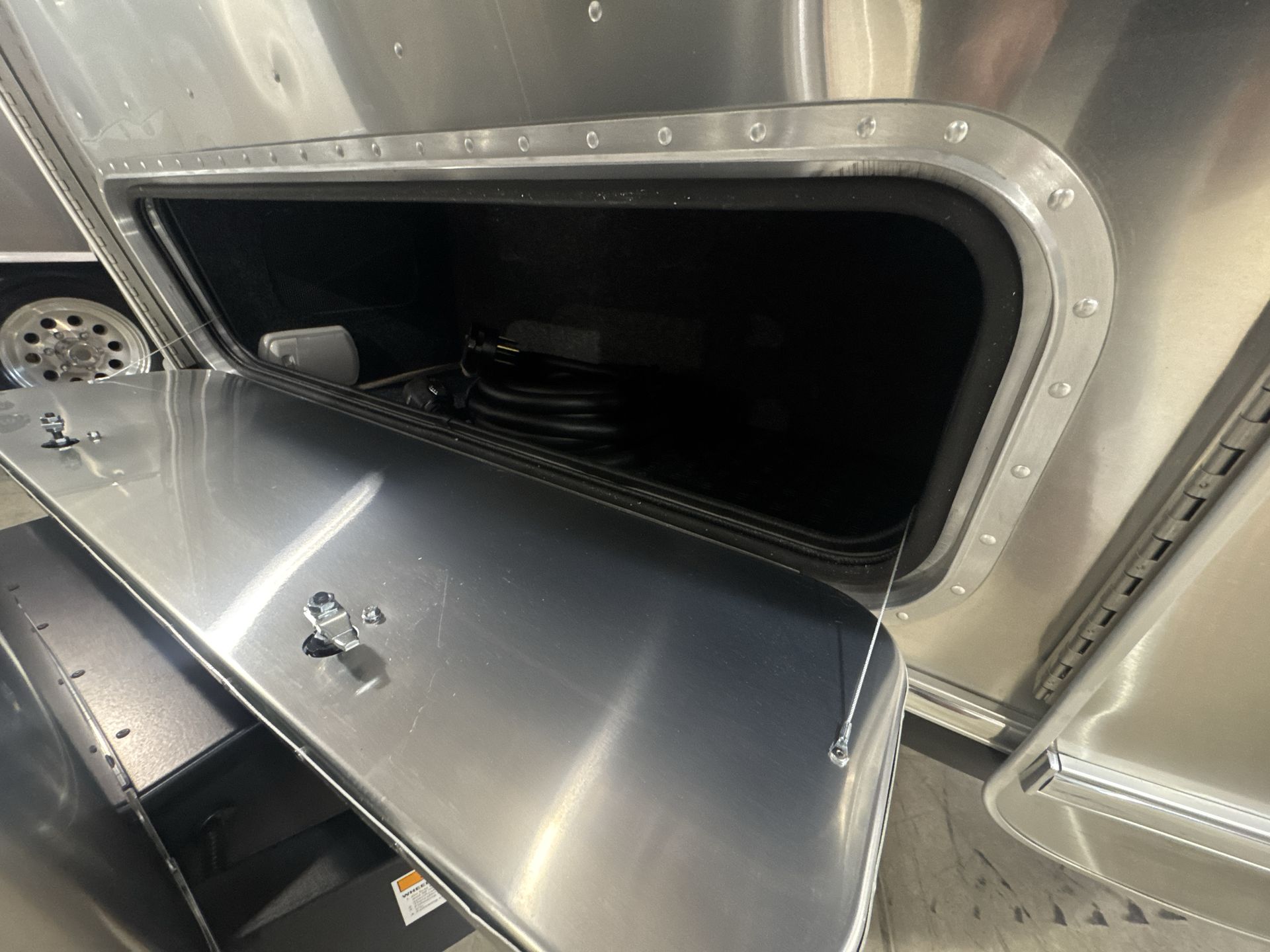 2025 Airstream 25FBT Base