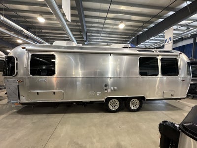 2026 Airstream 27FBT Base