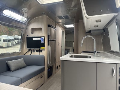 2026 Airstream 27FBT Base