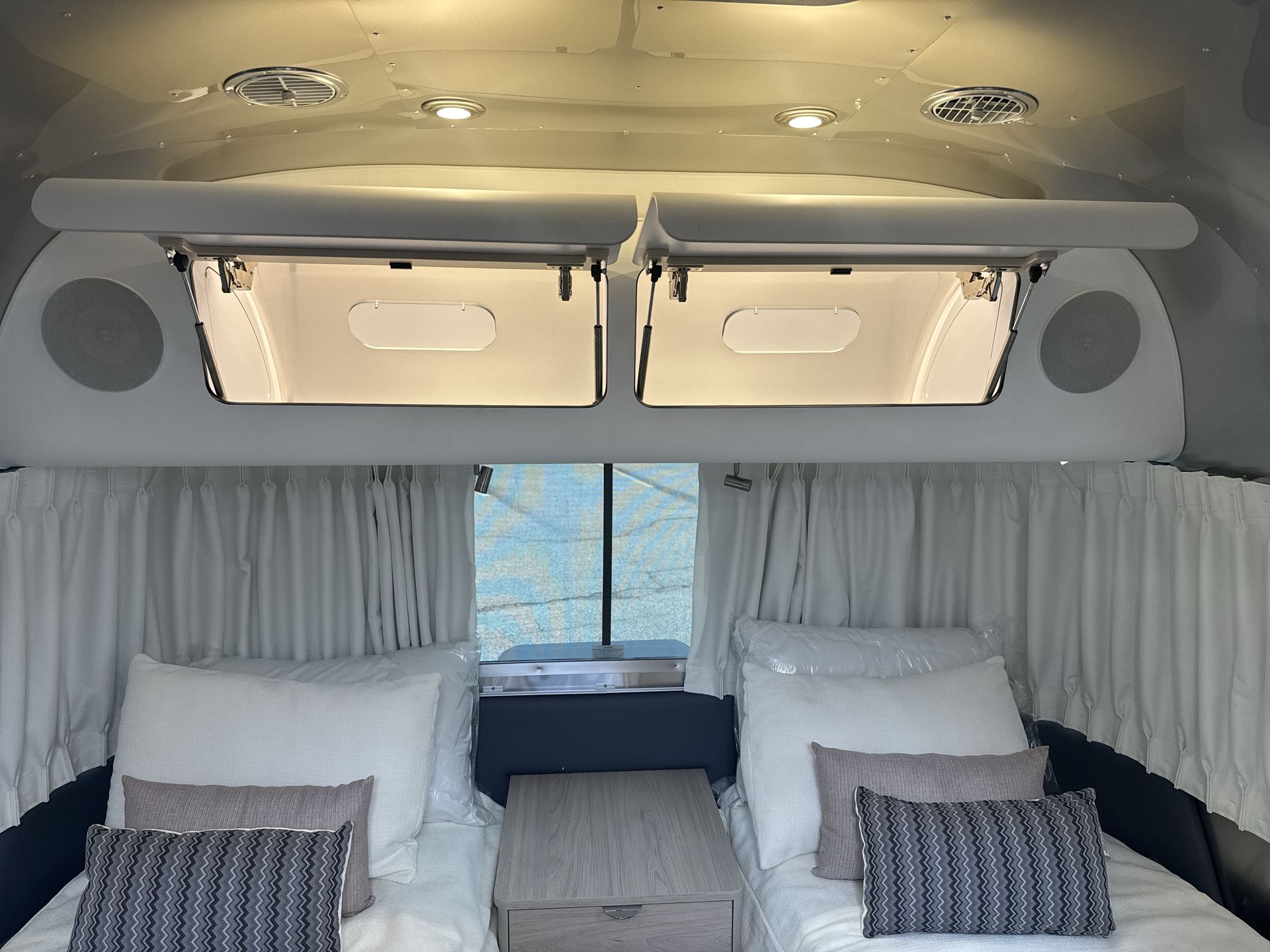 2026 Airstream 27FBT Base