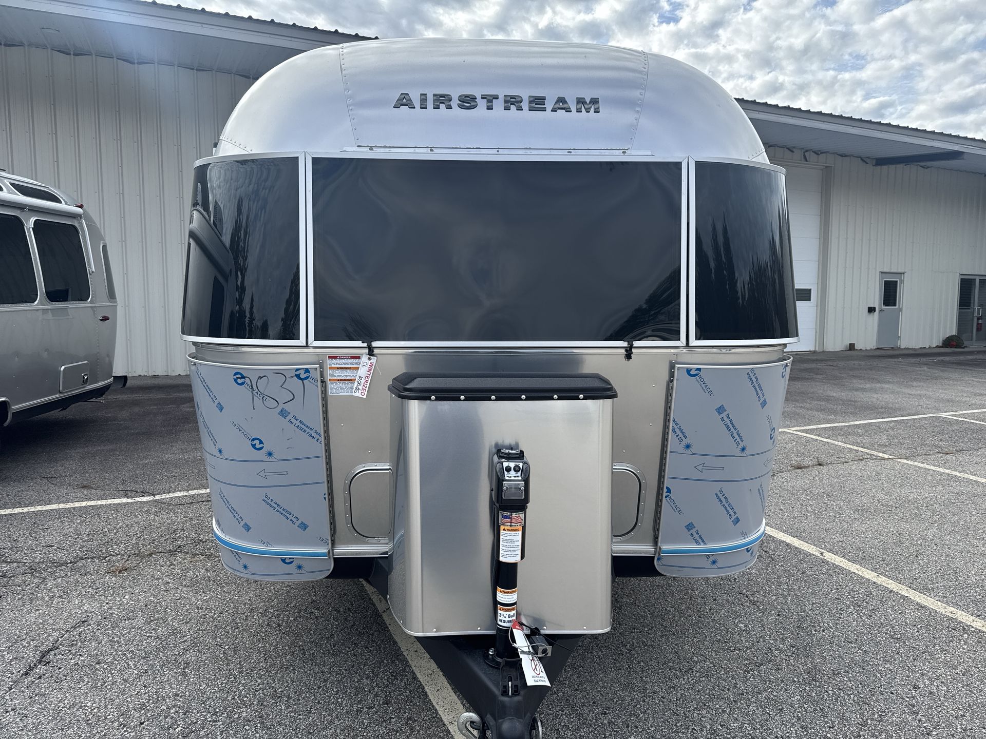 2026 Airstream 27FBT Base