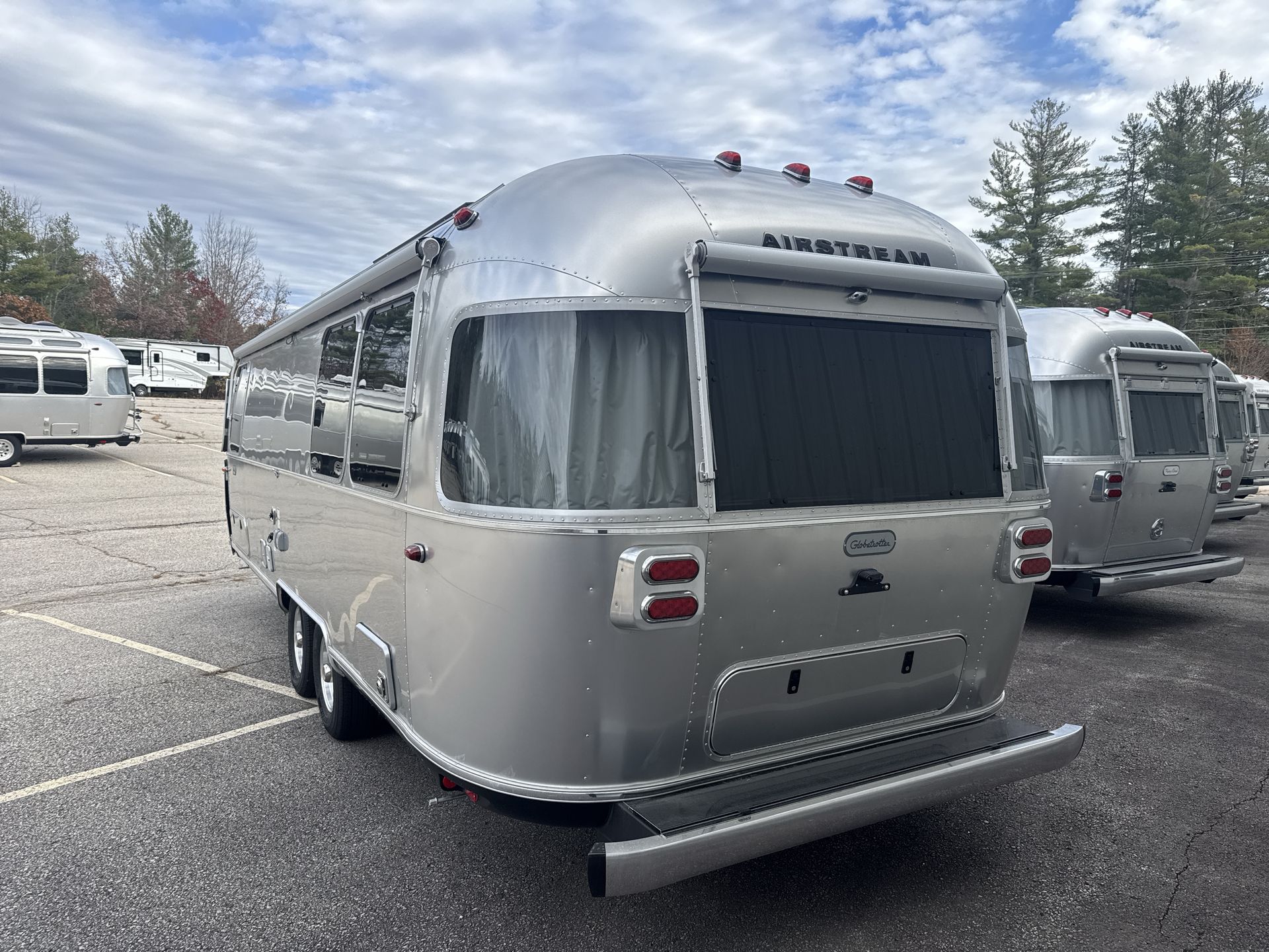 2026 Airstream 27FBT Base