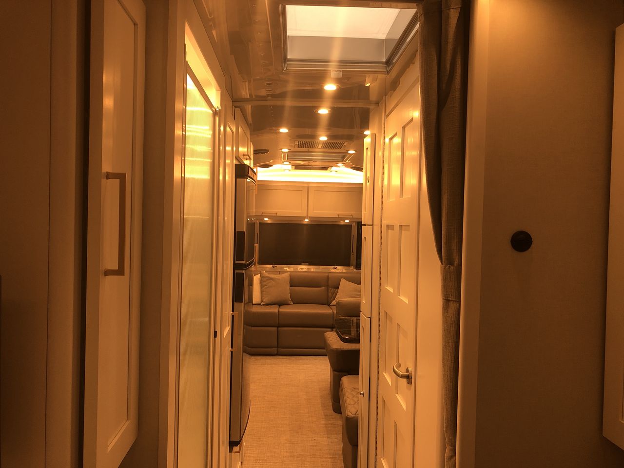 2026 Airstream 28RBT Base