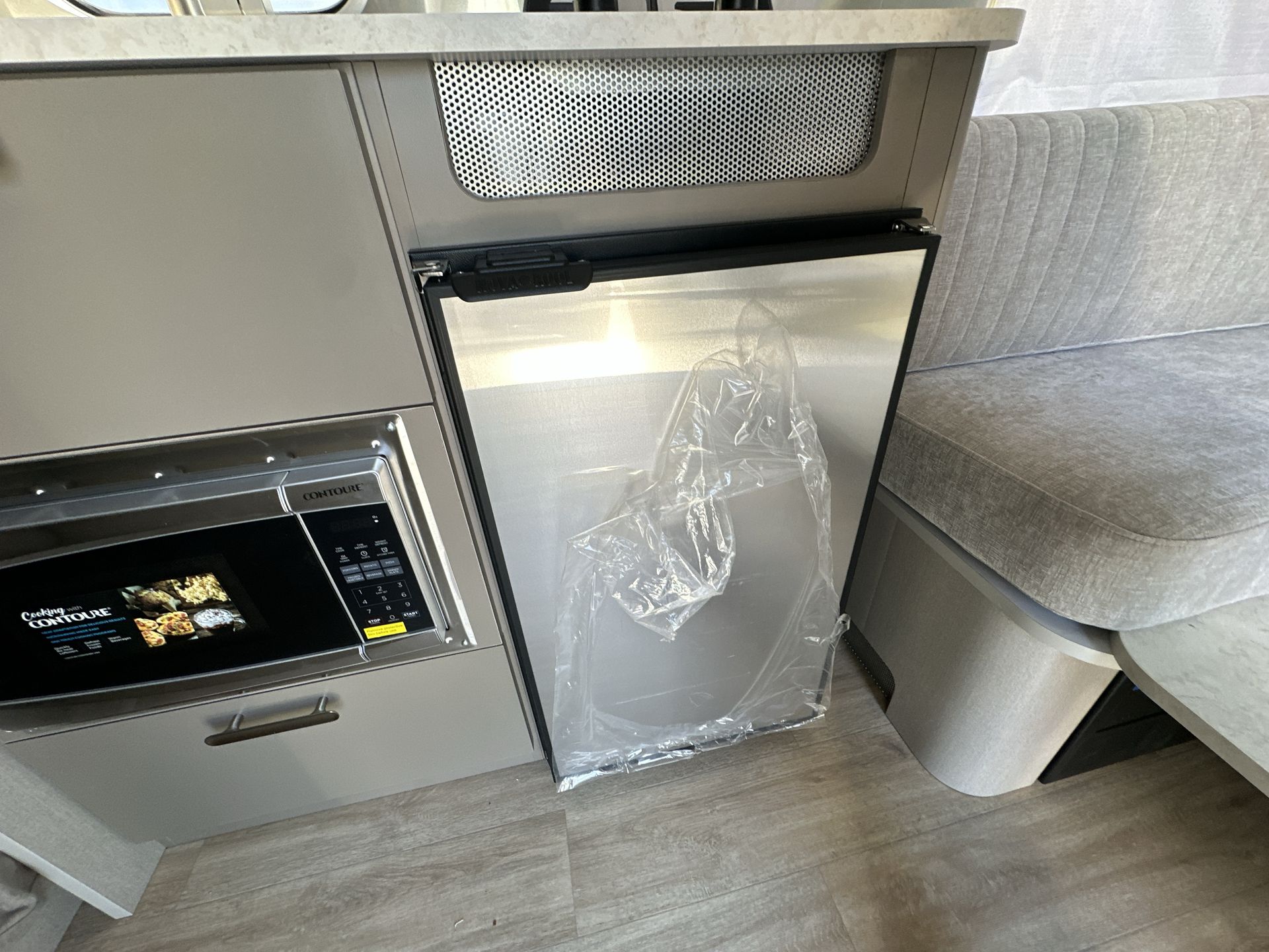 2026 Airstream 16RB Base