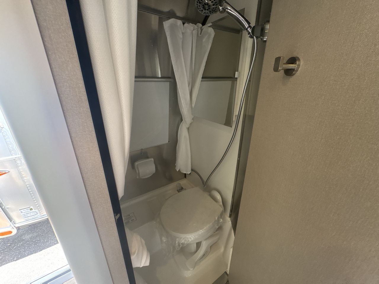 2025 Airstream 16RB Base