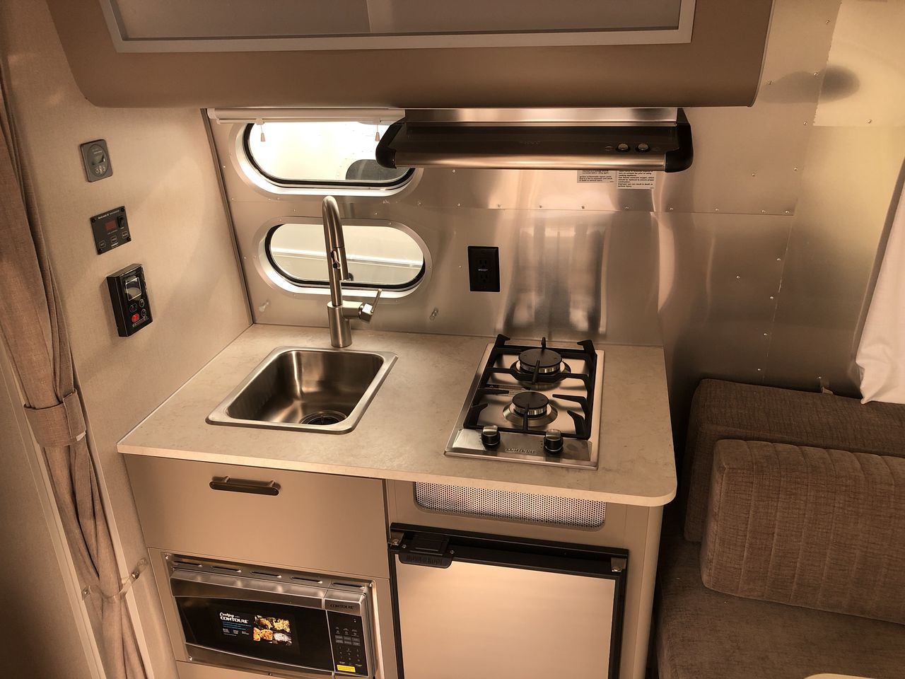 2025 Airstream 16RB Base
