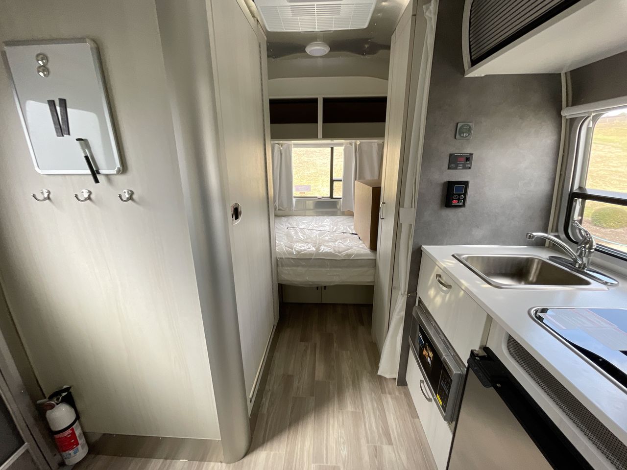 2025 Airstream 16RB Base