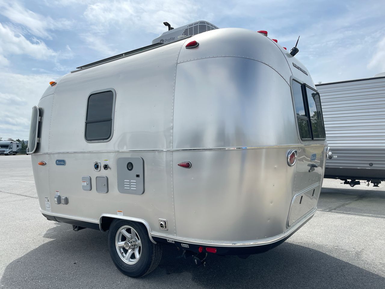 2025 Airstream 16RB Base