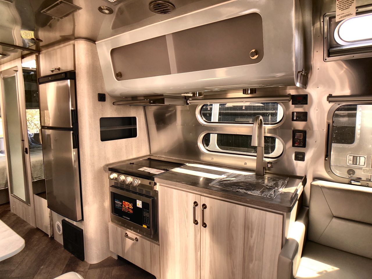 2026 Airstream 28RBQ Base