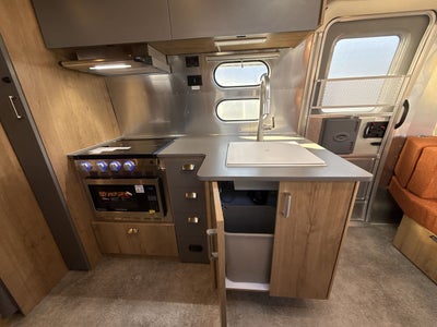 2026 Airstream 25FBT Base