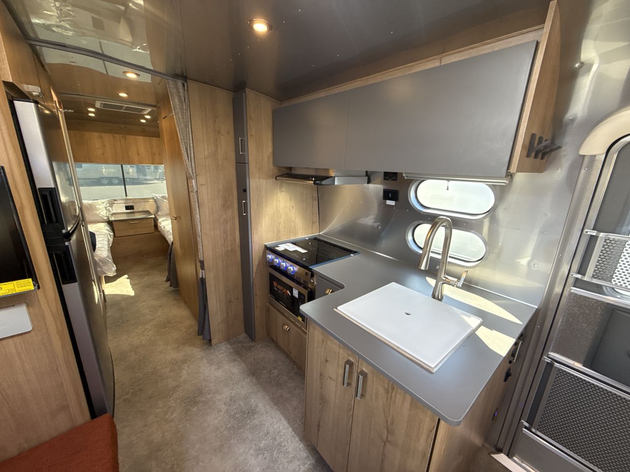 2026 Airstream 25FBT Base