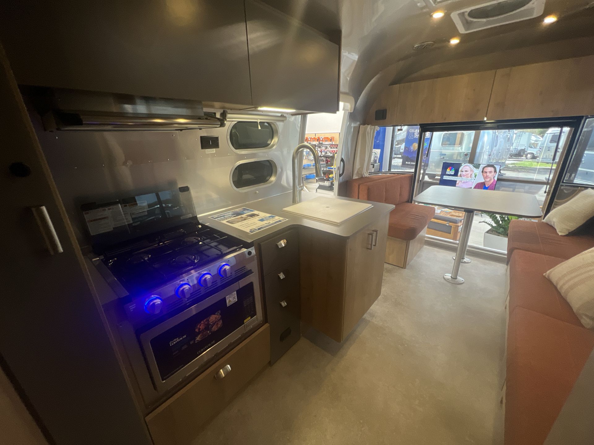 2026 Airstream 25FBT Base
