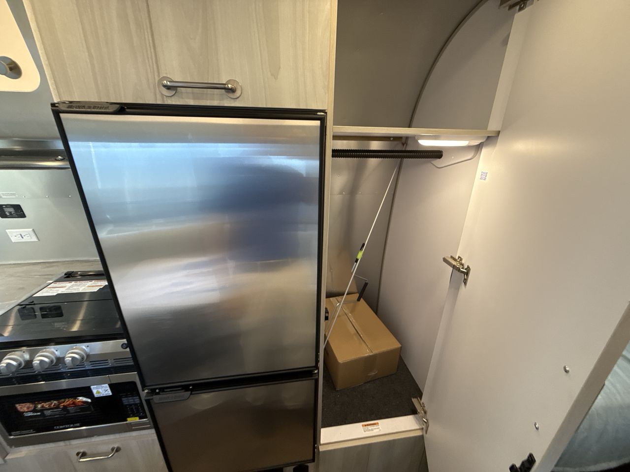 2026 Airstream 23FBT Base
