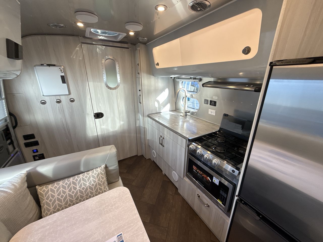 2026 Airstream 23FBT Base