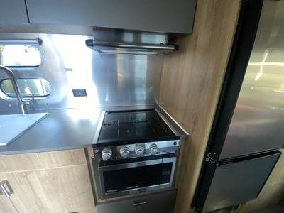 2025 Airstream 23FBT Base