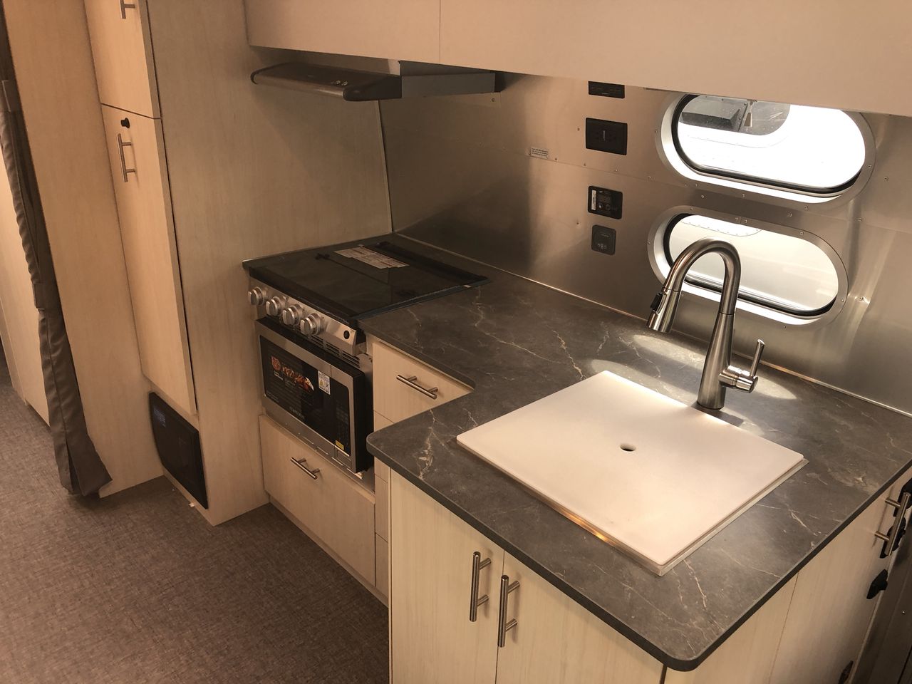 2026 Airstream 27FBT Base