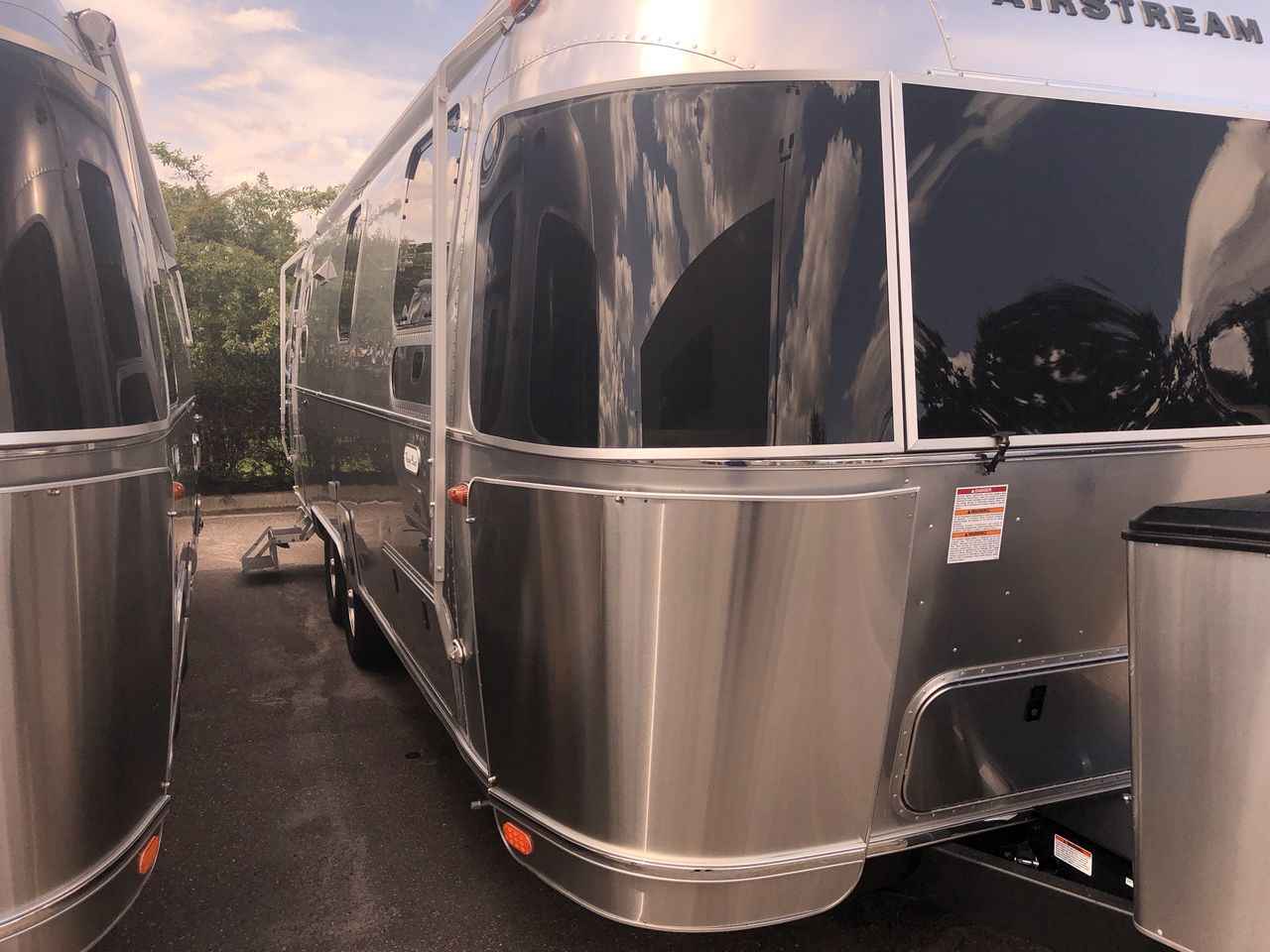 2026 Airstream 27FBT Base