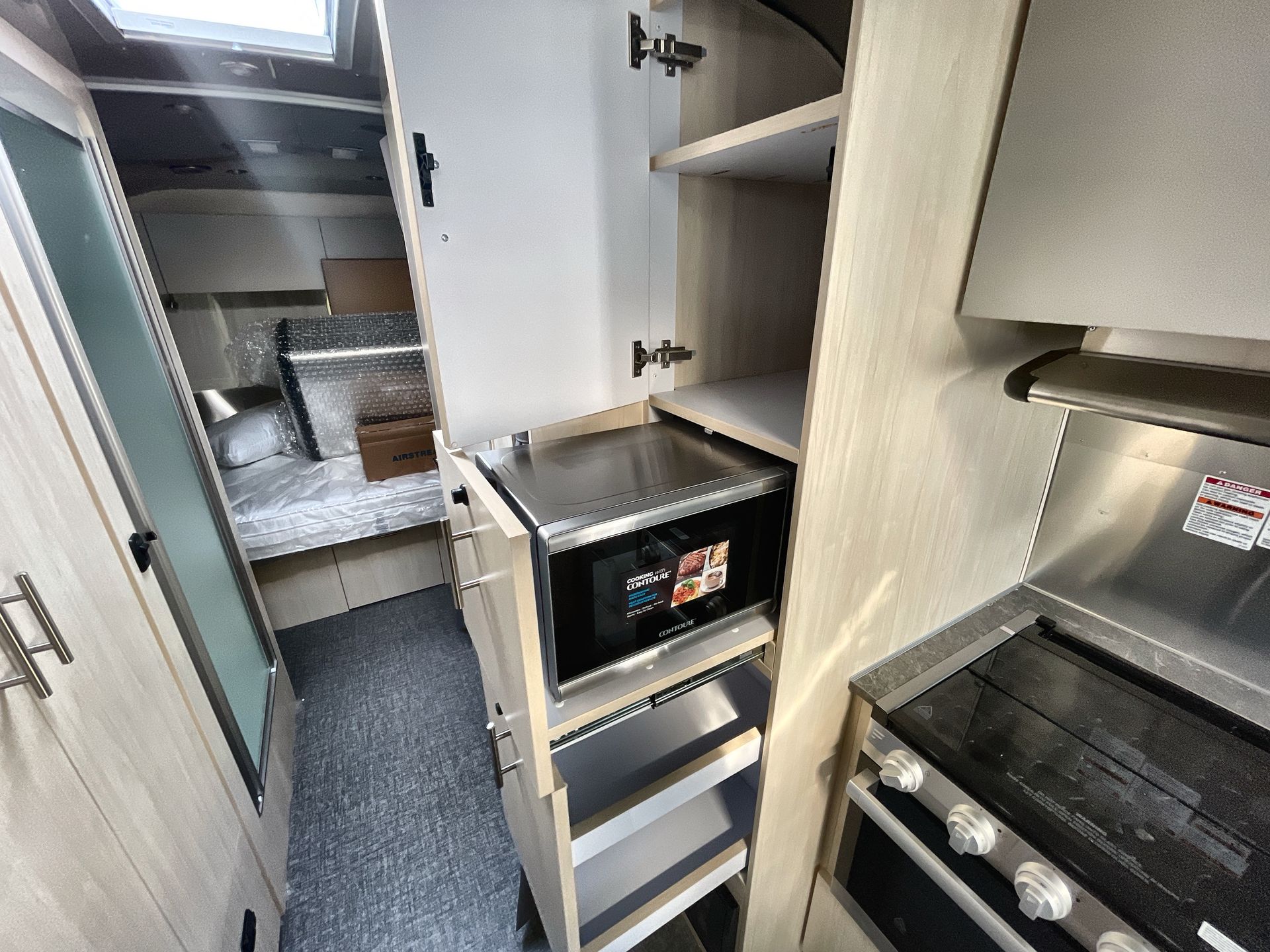 2026 Airstream 27FBQ Base