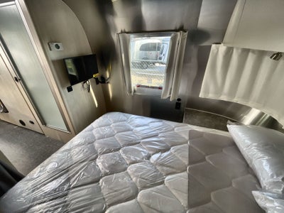 2026 Airstream 27FBQ Base