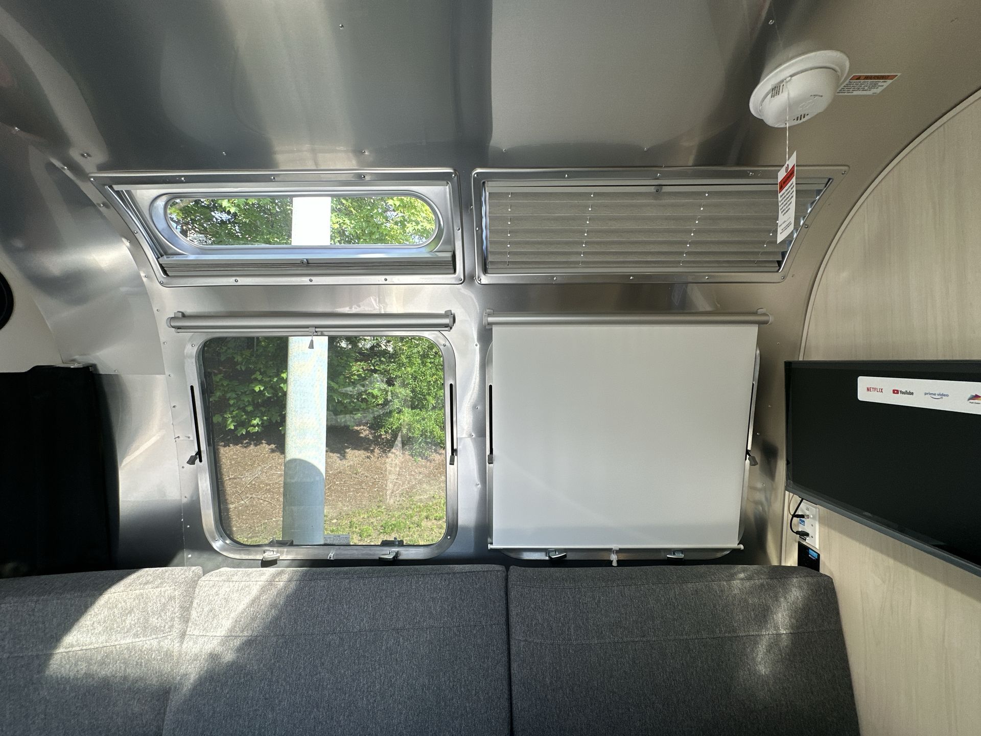2025 Airstream 27FBQ Base