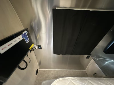 2025 Airstream 27FBQ Base