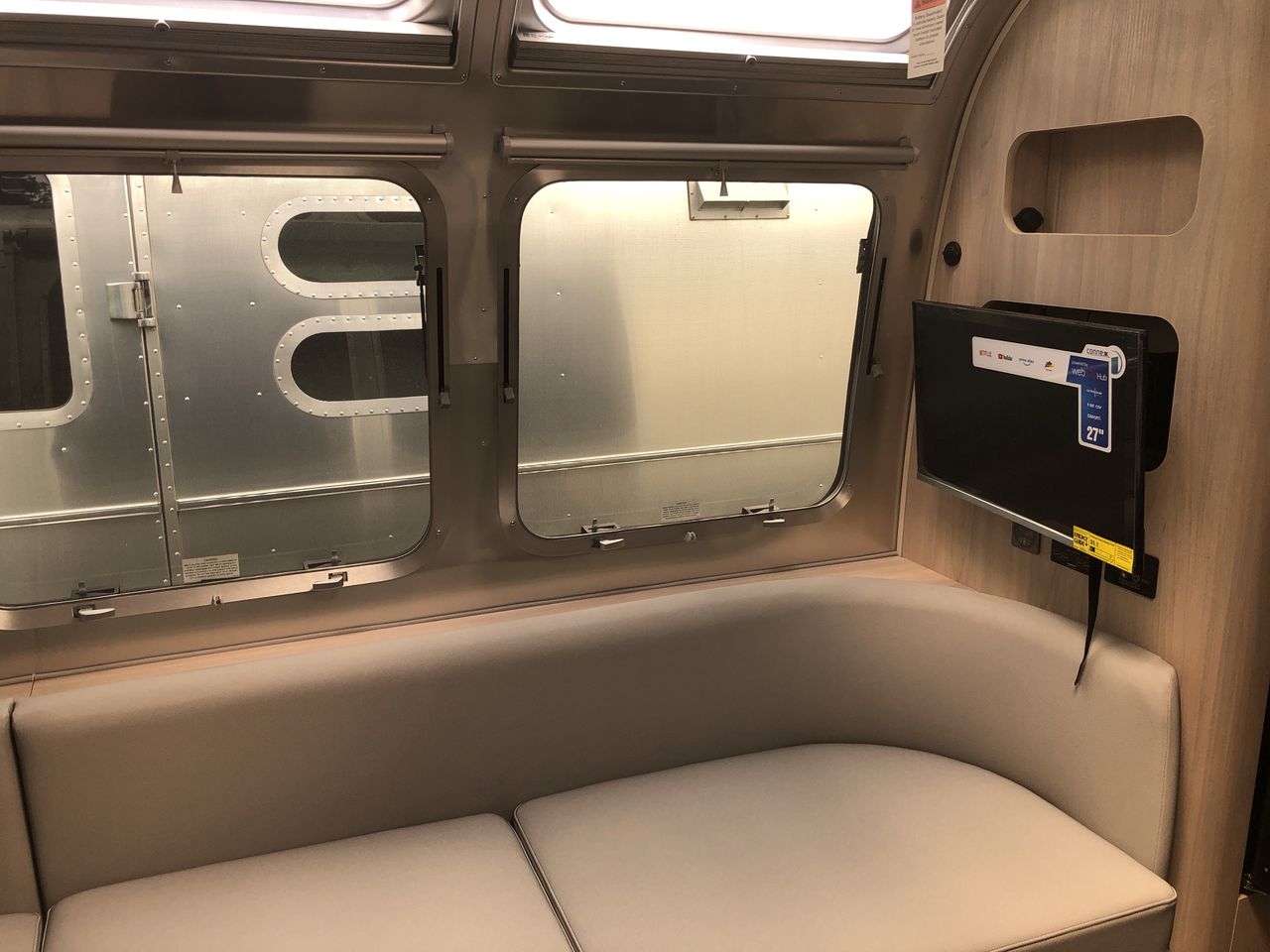 2025 Airstream 25FBQ Base