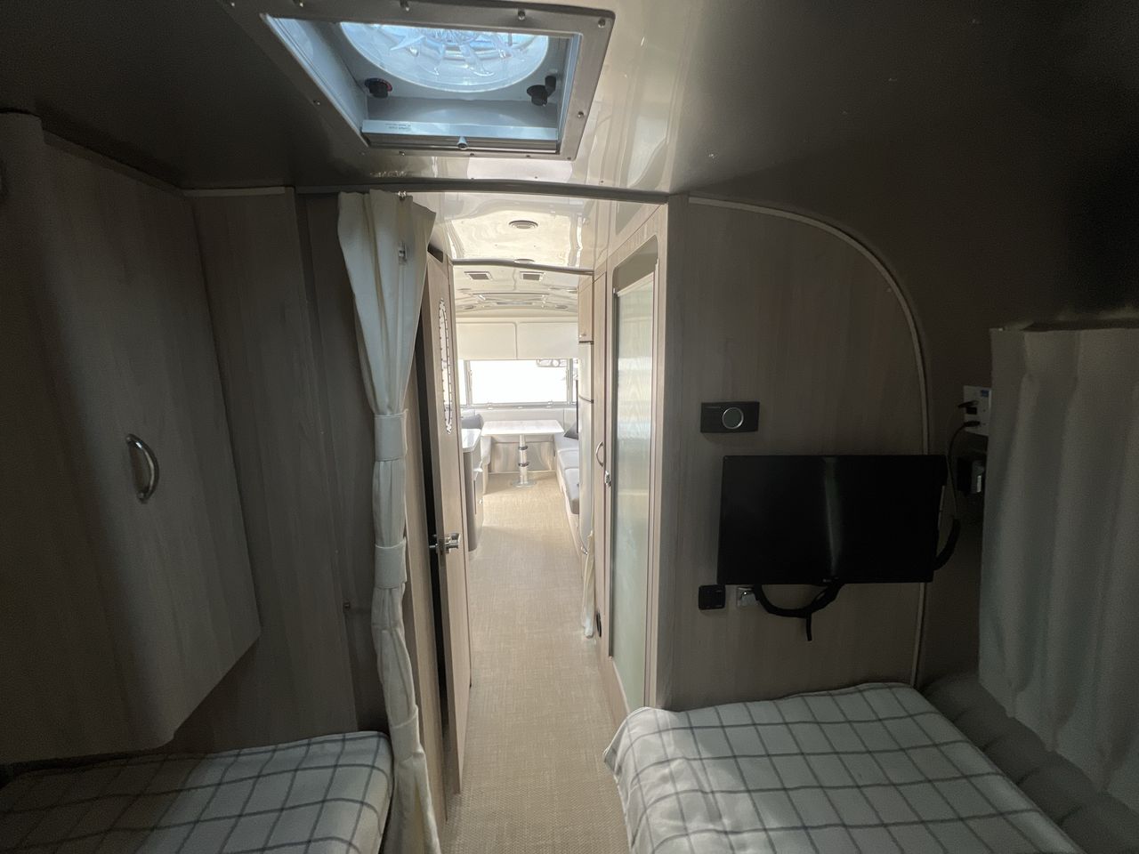 2026 Airstream 25FBT Base