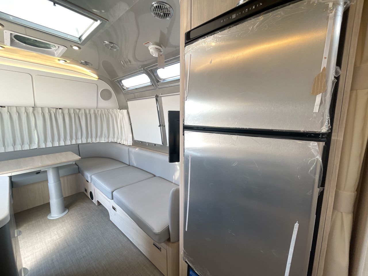 2026 Airstream 27FBQ Base