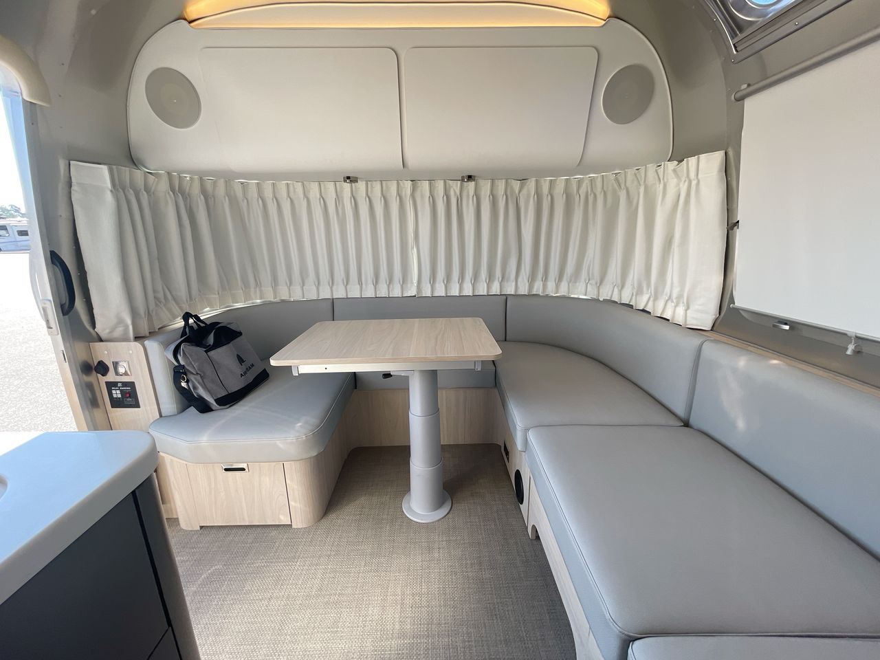 2026 Airstream 27FBQ Base