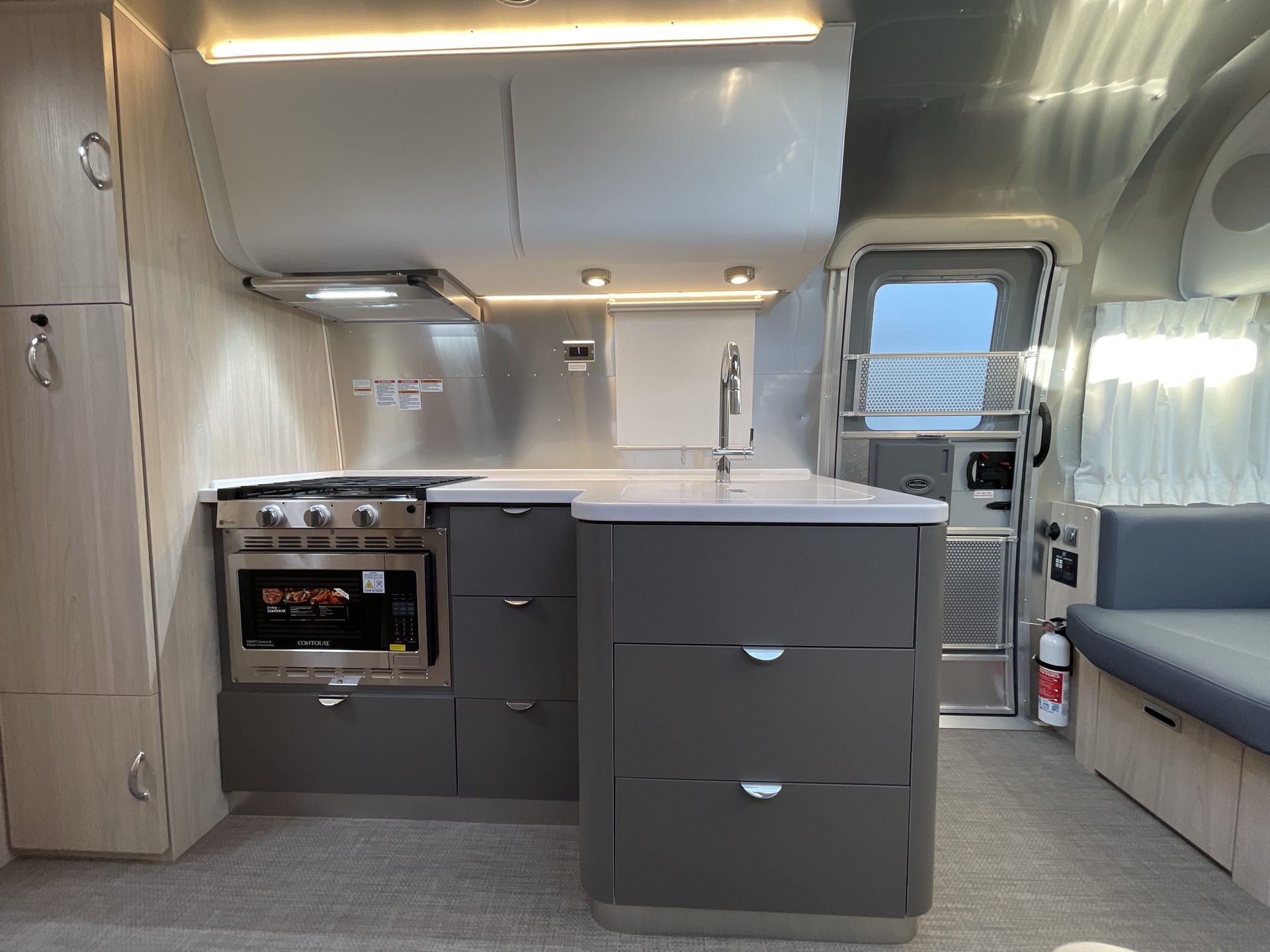 2026 Airstream 27FBT Base