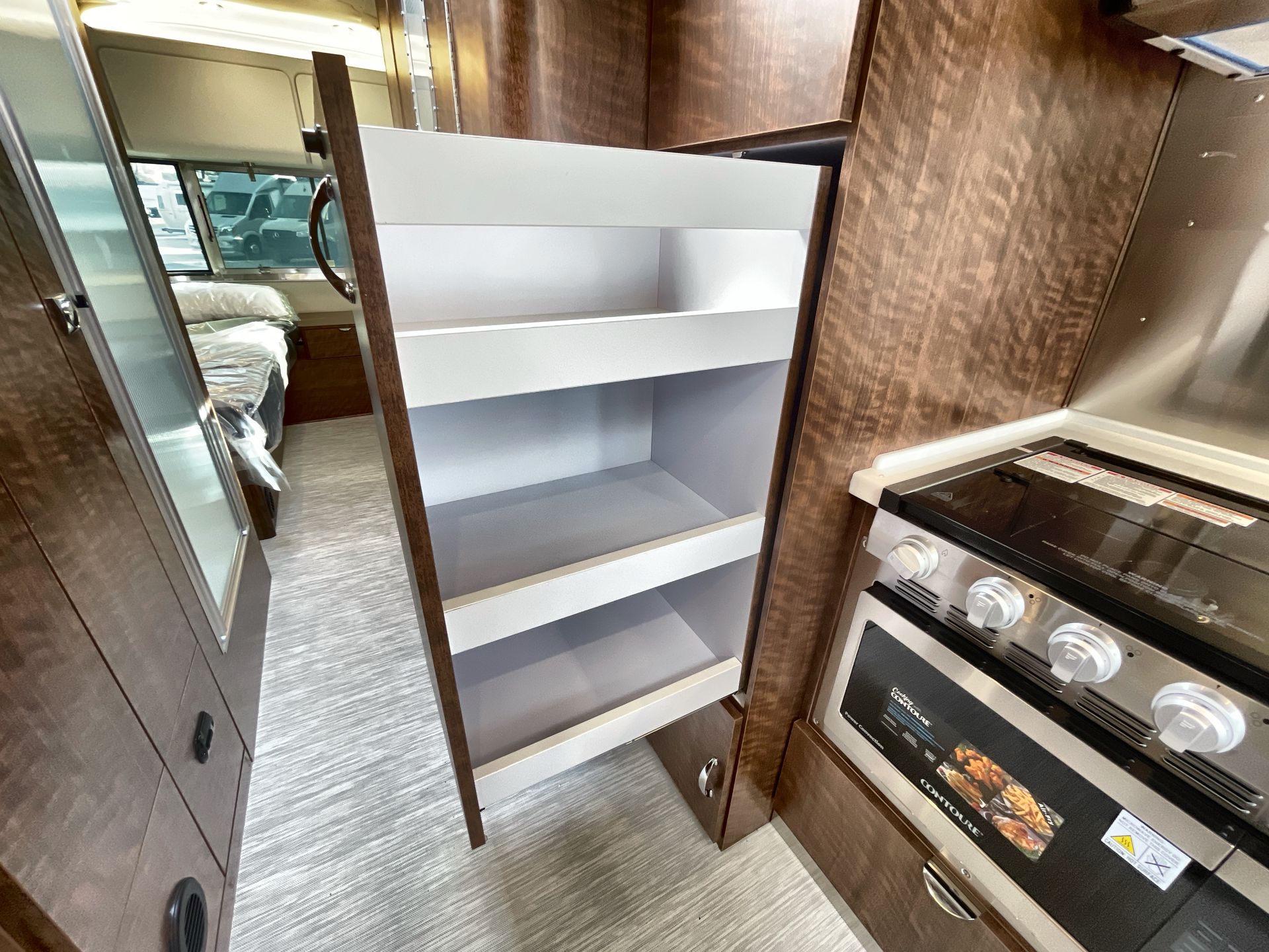 2026 Airstream 27FBT Base