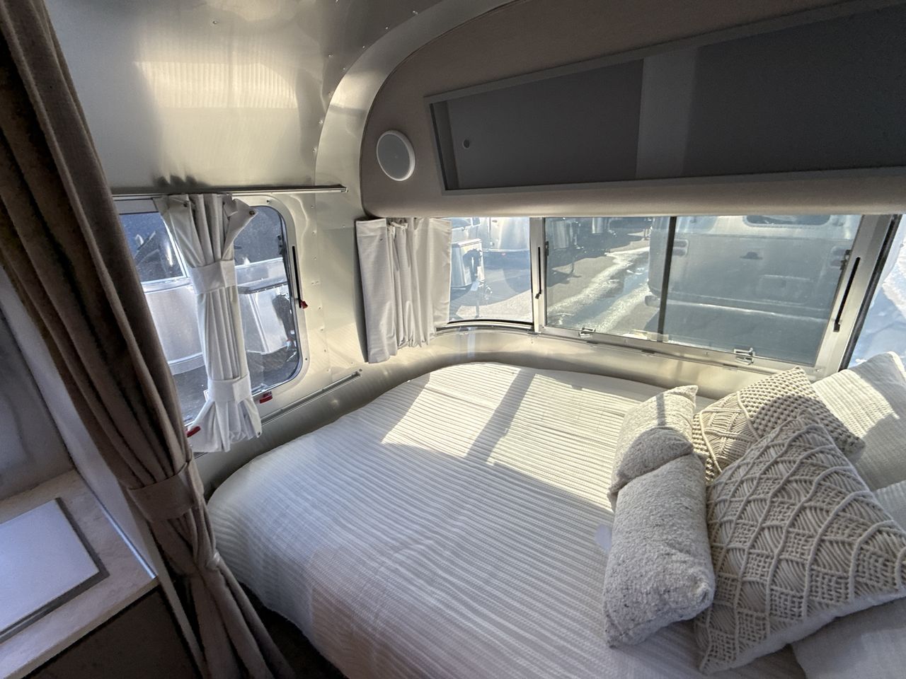 2026 Airstream 22FB Base