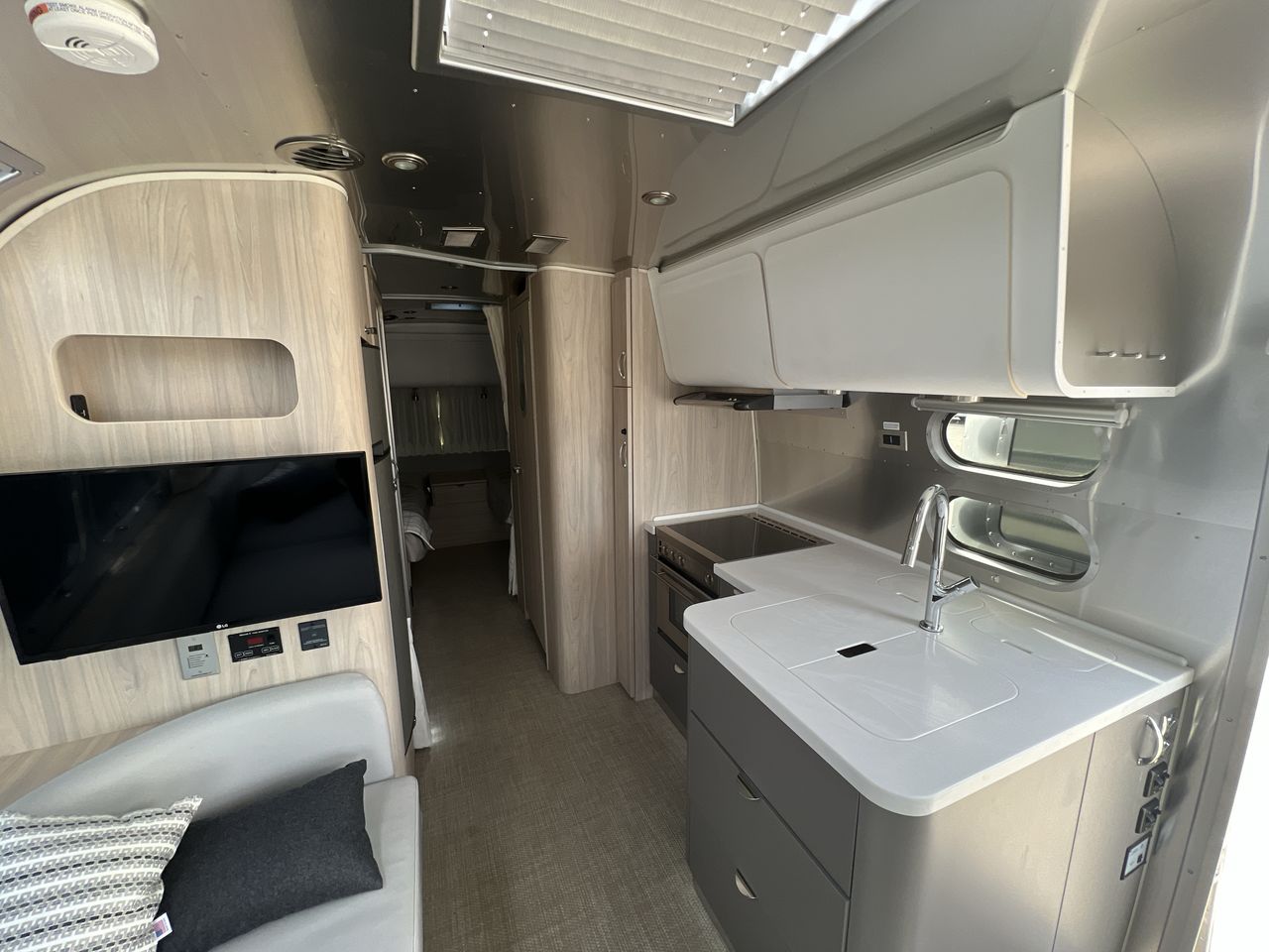2026 Airstream 25FBT Base