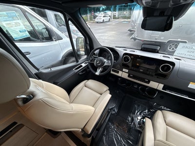 2026 Airstream 24GL 4x2 Passenger Base