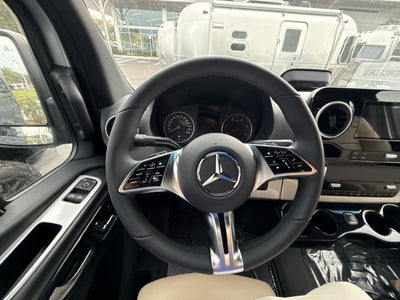 2026 Airstream 24GL 4x2 Passenger Base